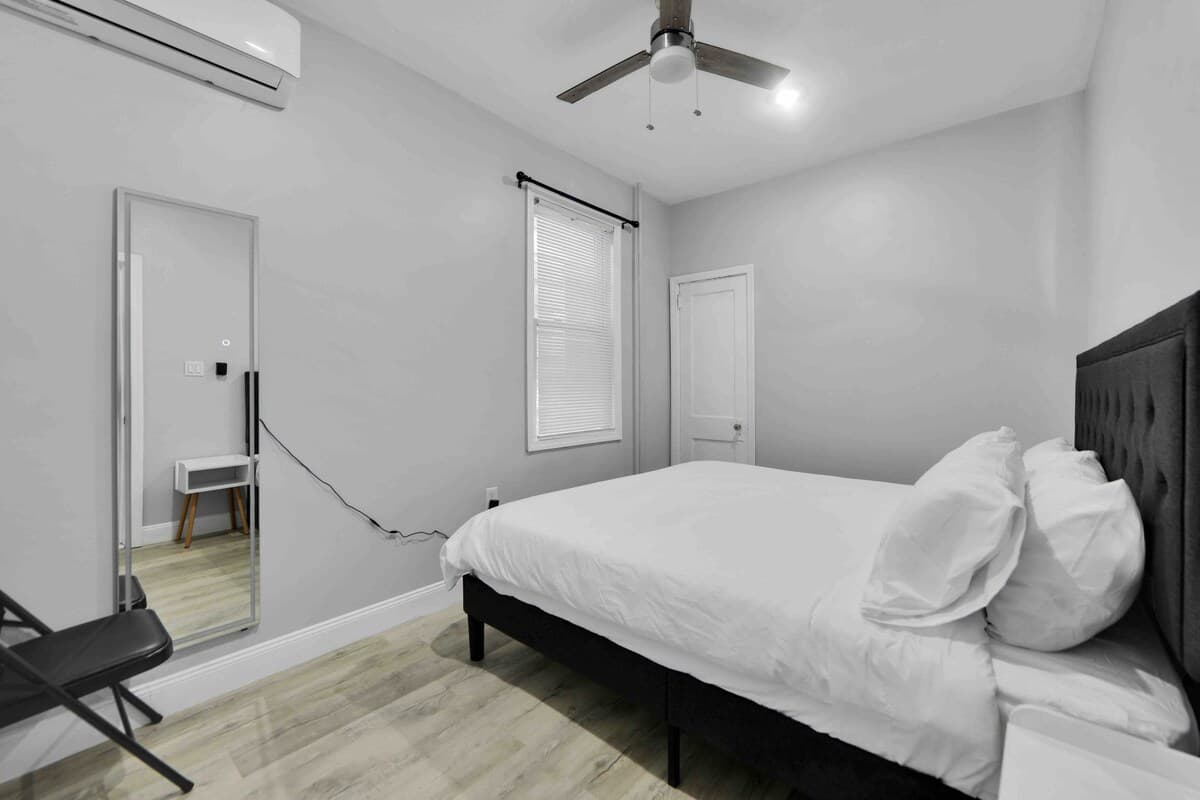 The Gem — 4 Beds Near EWR & NYC | Sleeps 8 | Free Parking - Photo 8