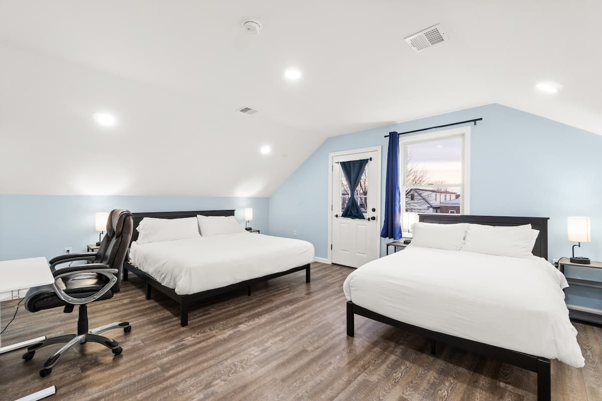 The Grand — 10 Beds Near NYC | Sleeps 20 | Free Parking - Photo 4