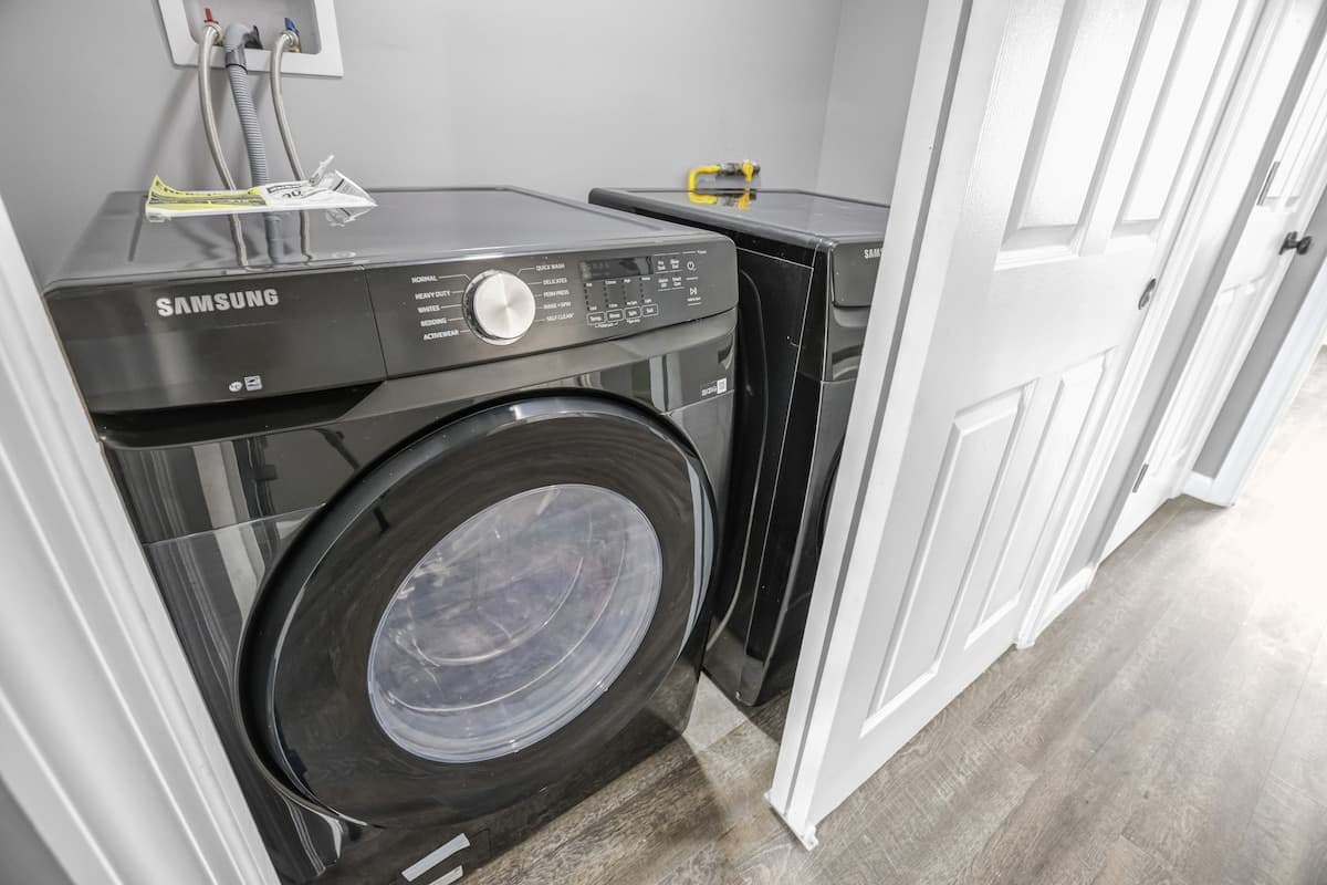 The Grand — 10 Beds Near NYC | Sleeps 20 | Free Parking - Photo 8