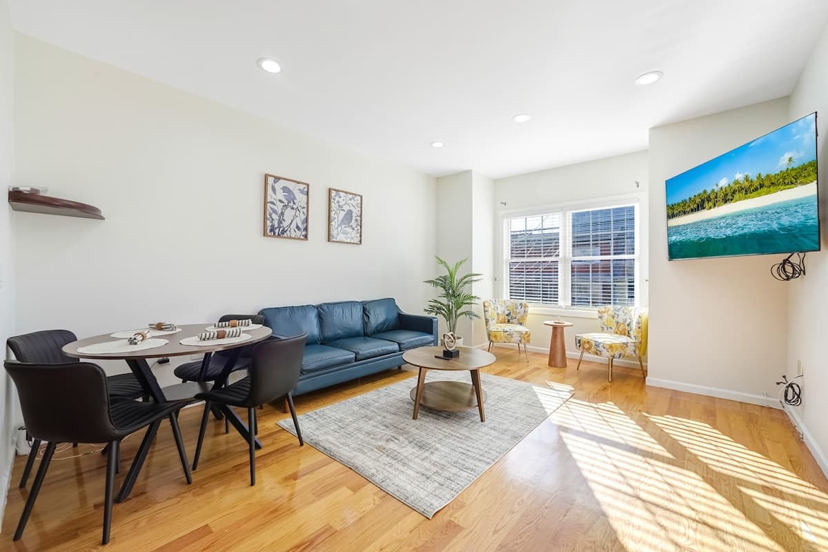 The Retreat — 10 Beds Near NYC | Sleeps 20 | Free Parking - Photo 13