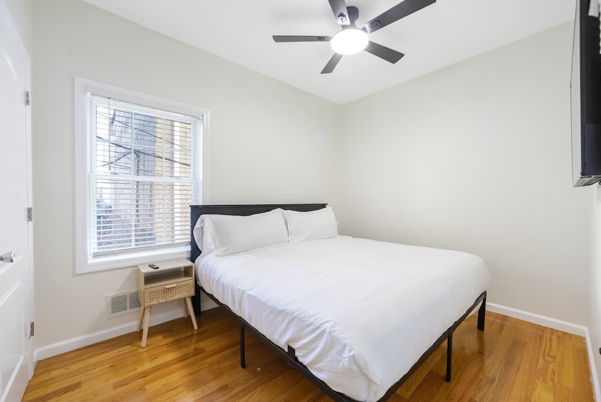 The Retreat — 10 Beds Near NYC | Sleeps 20 | Free Parking - Photo 7
